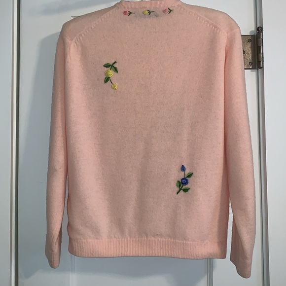 Vintage Cashmere Knit Cardigan: Fully Lined, Pearly Buttons, Flowers, Spring! - Picture 3 of 16